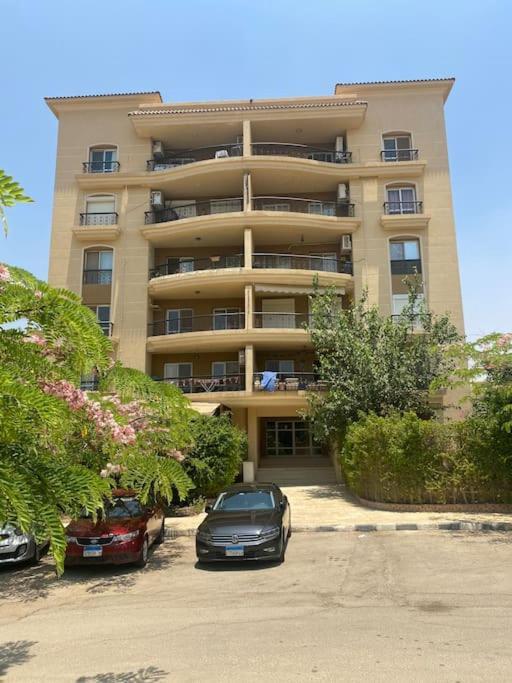 Elegant And Spacious Luxury In Al Rehab Gated Community, New Апартаменти Каїр