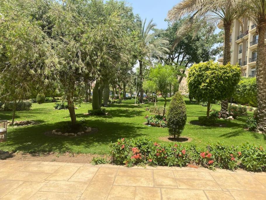 Elegant And Spacious Luxury In Al Rehab Gated Community, New Каїр